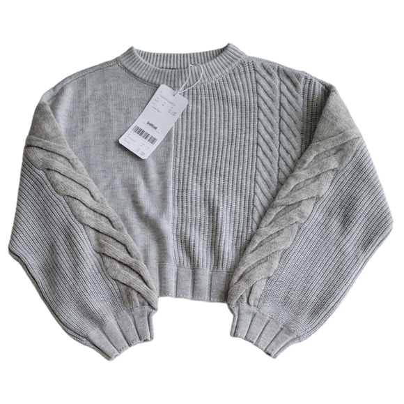 initial NWT Pullover Cropped, Light Grey - Picture 9 of 13